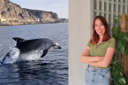 María Castillo, antropóloga, junto a una de las fotografías que sacó de los delfines de Aguadulce.