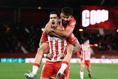 Miguel de la Fuente celebrando en el Mediterráneo su gol a la Real Sociedad B.