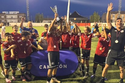 Las bases del Huércal-Overa CF siguen creciendo. De hecho, por primera vez en la historia sacó un equipo prebenjamín.