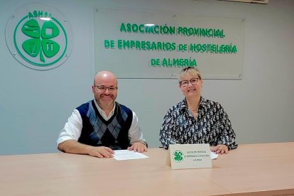 Firma del nuevo convenio entre las dos partes
