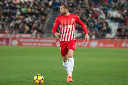 Nano González en su etapa como jugador del Almería, que duró tres temporadas con el club en Segunda División.