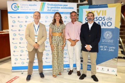 Representantes de la UAL, el Ayuntamiento de Almería y Aqualia durante la inauguración del curso de verano ‘Innovación en el ciclo integral del agua desde Almería’.