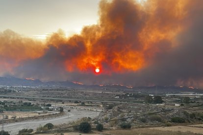 Vista del incendio desde el municipio de Turre.