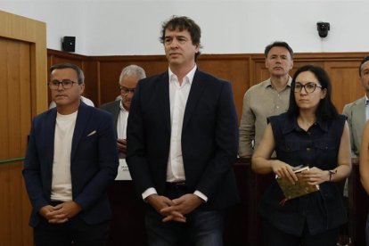 La Audiencia Provincial de Badajoz condena al hermano de Pedro Sánchez a nueve años de inhabilitación.