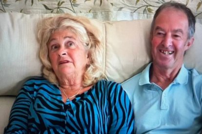 Malcolm Timbrell y su mujer, Annette Kilgore, en el programa de Channel 4  'A Place in the Sun', donde mostraron su casa en Bédar.