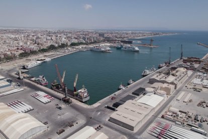 Puerto de Almería.

REMITIDA / HANDOUT por GOBIERNO DE ESPAÑA
Fotografía remitida a medios de comunicación exclusivamente para ilustrar la noticia a la que hace referencia la imagen, y citando la procedencia de la imagen en la firma
14/7/2026