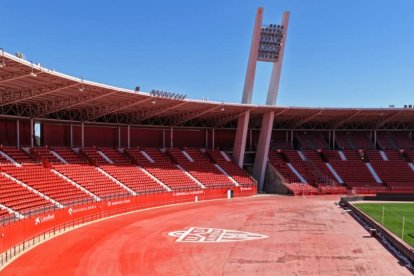 Las obras comenzarán por la grada de Fondo sin mover a la afición.
