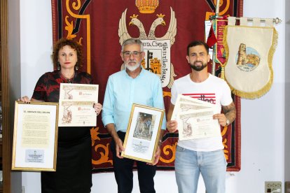 Paula Rosa de Haro y Antonio de Haro reciben dos reconocimientos de la Federación Española de Belenistas.