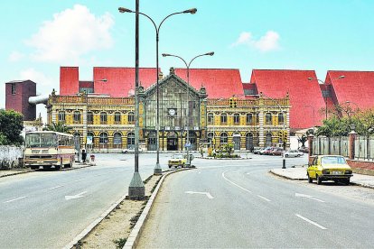 La construcción del depósito del mineral conocido como el Toblerone, en 1977, fue un golpe visual para el edificio de la estación del ferrocarril.