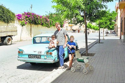 El Paseo de Versalles en 1964, con la tapia de la terraza Imperial repleta de buganvillas y de jazmineros.