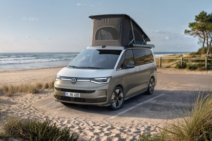 Nuevas mejoras en las emblemáticas  California que incorporan un nuevo frontal, nuevos faros LED, un nuevo diseño del salpicadero y los últimos sistemas de asistencia.