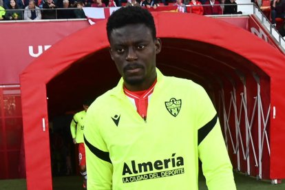 Iddrisu Baba pone punto y final a su etapa en el Almería y ficha por el Partizan, con el que ya debutará en Liga.
