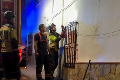 Imagen del rescate en la vivienda.
