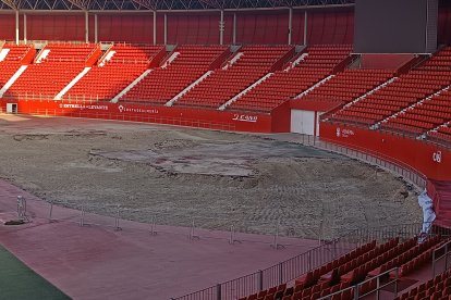 Adiós a la pista de atletismo en la zona del fondo sur. Esta zona se tapará con una lona.
