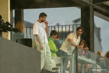 Gerard Piqué mira desde lo más algo de LaLiga tras la primera jornada.