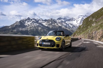 El MINI John Cooper Works Cabrio: máximo rendimiento al aire libre.