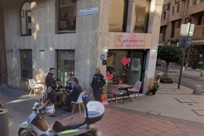 Fachada de Ti penso io en su ubicación de la Rambla Federico García Lorca.