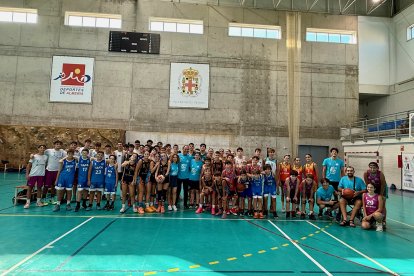 La Feria se comparte y disfruta con un balón entre las manos en el 17º Torneo Diverbasket 3x3.
