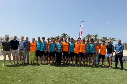 Almería homenajea a Manolo Berenguel y Javi Yuste, leyendas del voley-playa español.