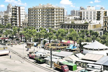 Las atracciones de la Feria empezaban a desmontarse al día siguiente de terminar los festejos. El Parque y el puerto iban recuperando lentamente la normalidad.