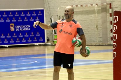 El plan de Israel Rodríguez contiene todo lo necesario para llegar en perfectas condiciones a la jornada 1, ante los sorianos, el día 17 de octubre.