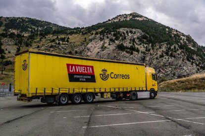Correos desplaza el material que se mueve con La Vuelta 2026