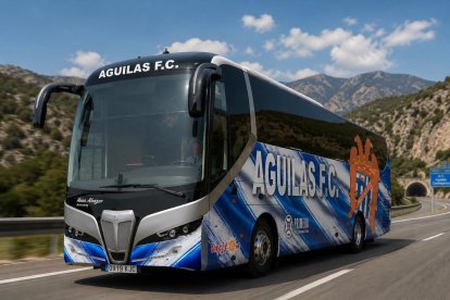 El Águilas cruzará España en su flamante autobús que debutaba en Barcelona.