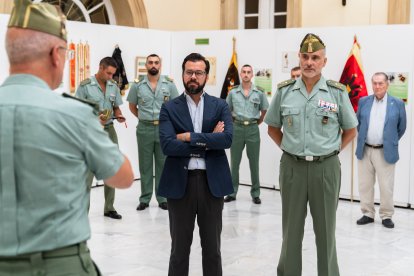 El general de brigada Moreno Arenas, a la derecha, junto al vicepresidente de la Diputación, Álvaro Izquierdo.