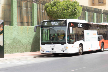 Almería cuenta con 16 líneas regulares.