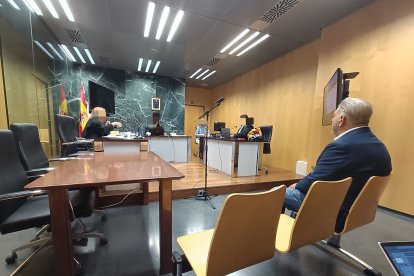 El exconcejal de Cultura Diego Cruz en la sala de vistas 14 de los Juzgados de Almería, durante su juicio.