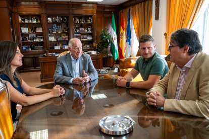 Reunión entre el Ayuntamiento de Roquetas de Mar y Endesa.