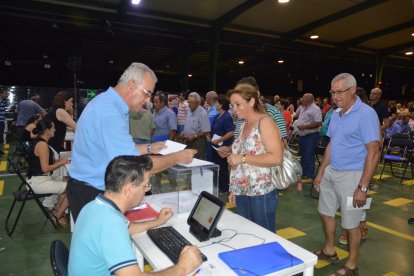 Socios de la CASI en una asamblea electoral.