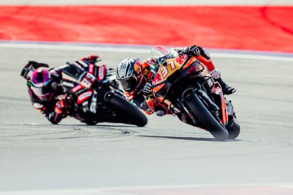 Pedro Acosta consigue ganar el GP de Austria, casa de la marca de su moto KTM.