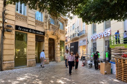 Composición del nuevo Popeyes y la Casa de las Medias en el Paseo de Almería.
