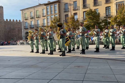 La Unidad de Música de La Legión, tocando en la plaza de Santa Teresa de Ávila.