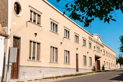 La Escuela de Maestría, en el Carretera de Granada, en 1963, el año en el que recibió a las primeras estudiantes femeninas de formación profesional.