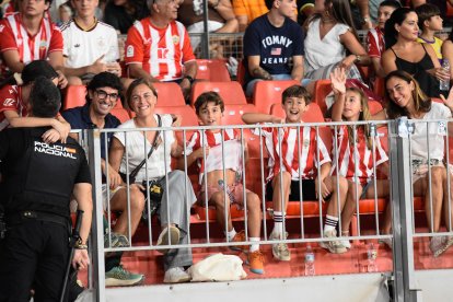 La fiesta del Almería tendrá premio ante el Burgos este sábado en el partido de la 8ª jormada.