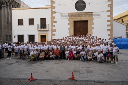 Foto de familia tras una de las actividades organizadas en el marco de las fiestas