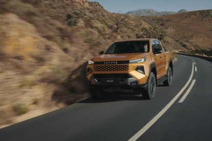 La novena generación de Toyota Hilux incorpora un renovado diseño interior y exterior.