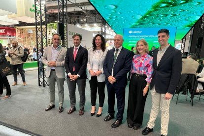 La alcaldesa de Almería en una foto de familia en Fruit Attraction.
