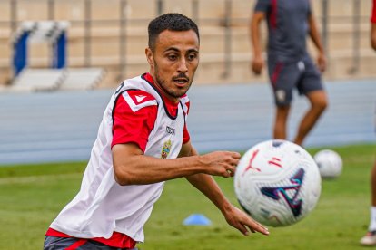 Leonardo 'Lelo' lleva tres partidos como titular en el Almería: Cádiz, Córdoba y Burgos, y todos ellos terminaron con victoria rojiblanca,