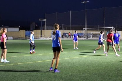 Imagen de archivo de un entrenamieno de un equipo femenino del Español del Alquián.