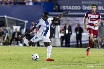 Soko anotaba su primer gol de la temporada al Granada de Pacheta.