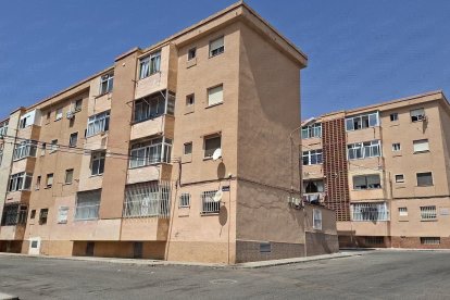 Actuales bloques de las 80 viviendas en Adra