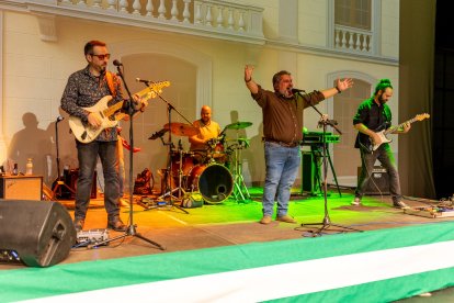Un instante del pregón del pasado miércoles en el Auditorio con el que arrancaron las fiestas.