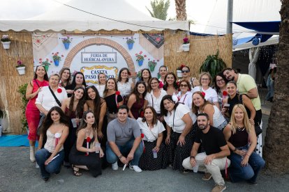 Los 'photocall' han llamado la atención de numerosos grupos de vecinos para inmortalizar su paso por la feria.