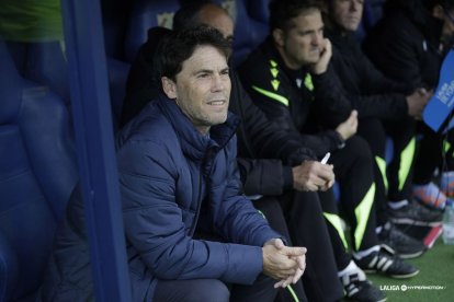 Rubi en el banquillo de La Rosaleda en un Málaga-Almería.