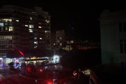 Imagen de la Rambla a oscuras este domingo