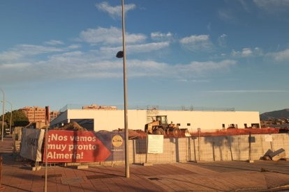 Estructura del nuevo Lidl que ya se construye junto al Centro Comercial Torrecárdenas.