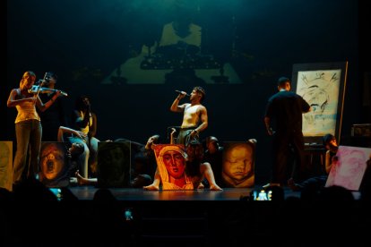KONDDA durante la presentación de su primer disco, 'Se siente distinto', en el Teatro Apolo de Almería